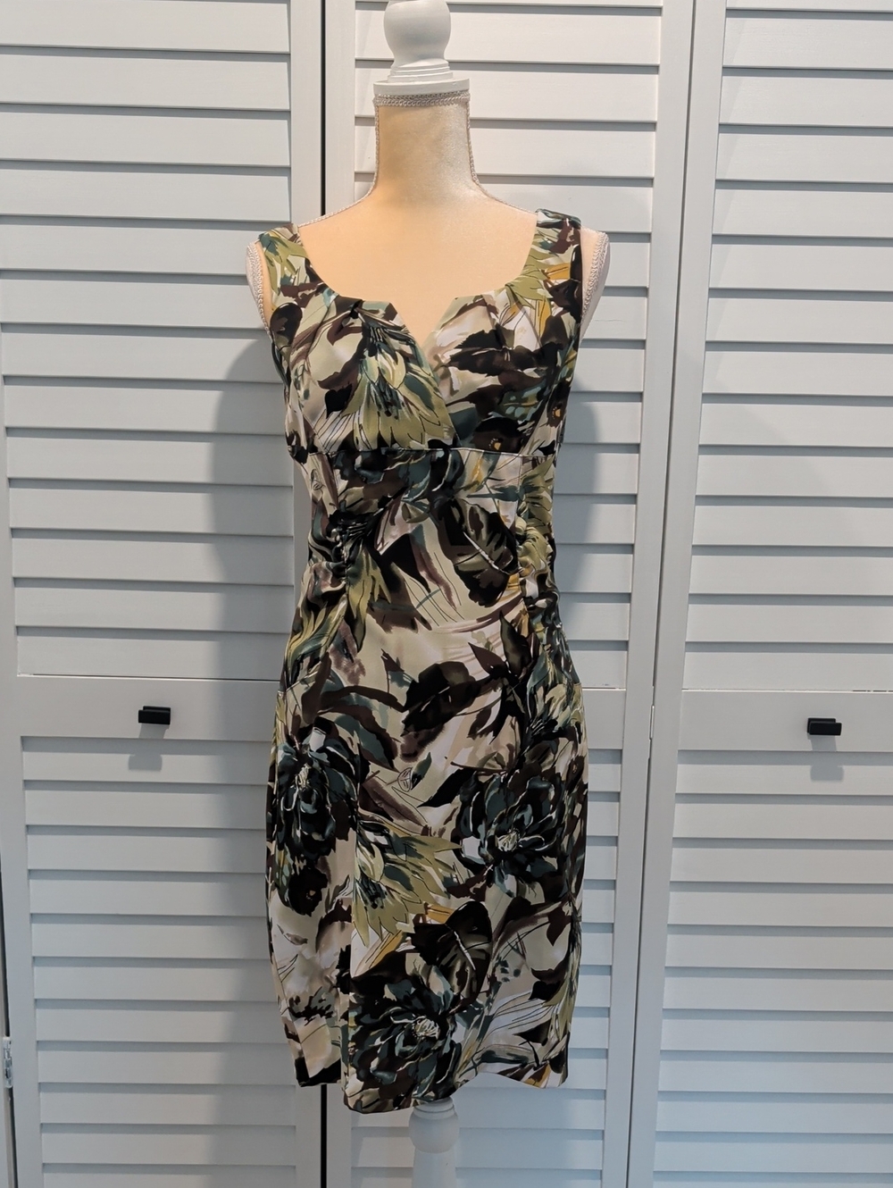 Scarlett Floral Sheath Dress in Green, Black, Cream